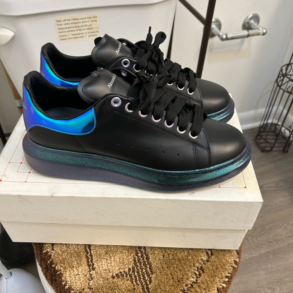 Like Brand New Alexander McQueen size 10.5 (men) only worn twice!